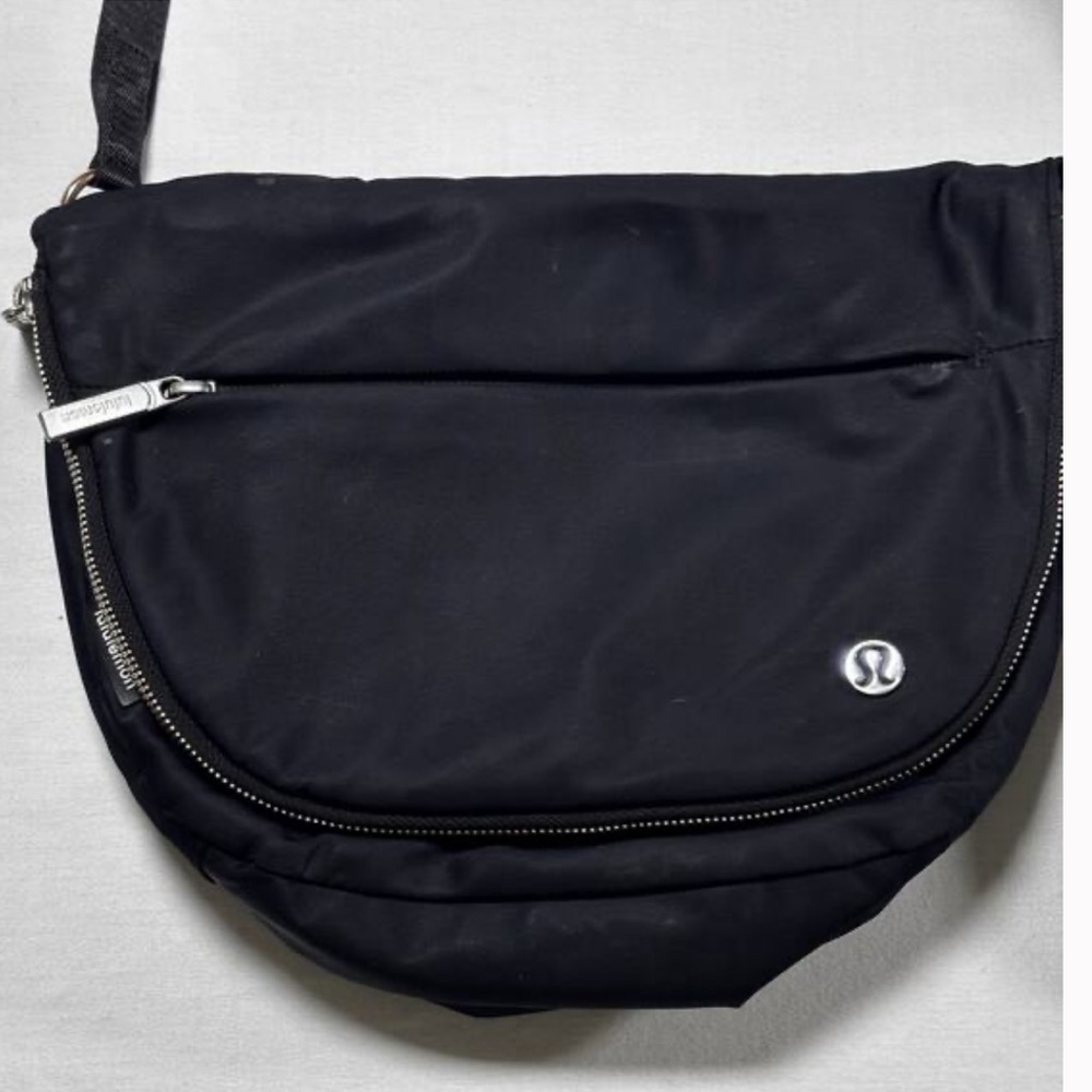 lululemon Everywhere Crossbody Bag Black Silver Metal Hardware Water Repellent - Picture 4 of 15
